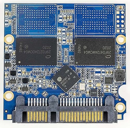 РИСУНОК: плата современного SSD