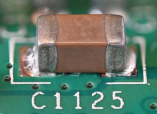 MLCC SMD конденсатор — фото