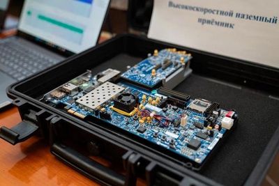 создание уникальной трёхдиапазонной бортовой аппаратуры связи